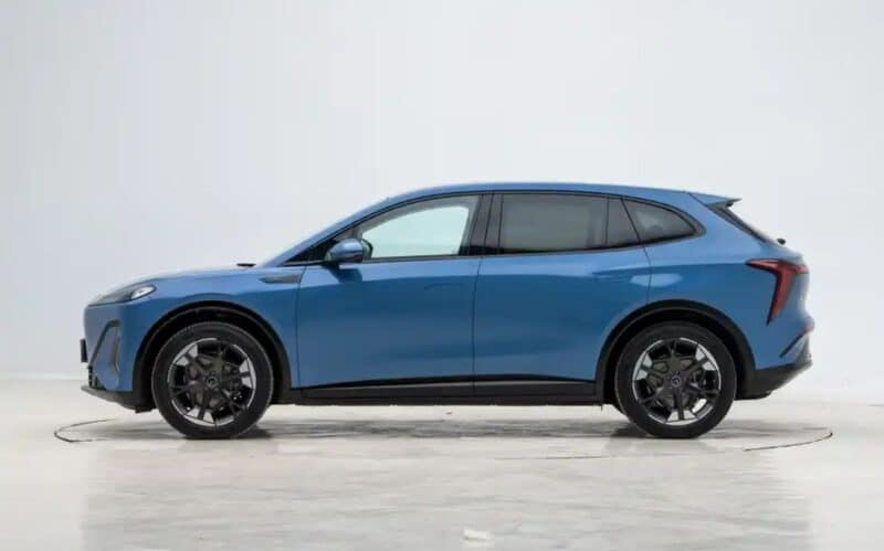 Предпродажа полностью электрического внедорожника Hongqi Tiangong 06 с запасом хода 700 км начинается с 2,16 млн рублей в Китае