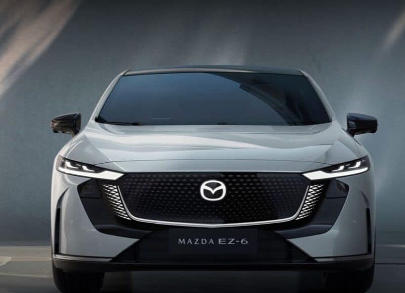 Mazda EZ-6 позиционируется как среднеразмерный седан. Её размеры составляют 4921 &times; 1890 &times; 1485 мм, а колёсная база &mdash; 2895 мм.