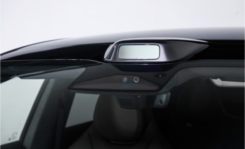 Их максимальные цены составляют 299 800 и 319 800 юаней (3,37 и 3,6 млн рублей).