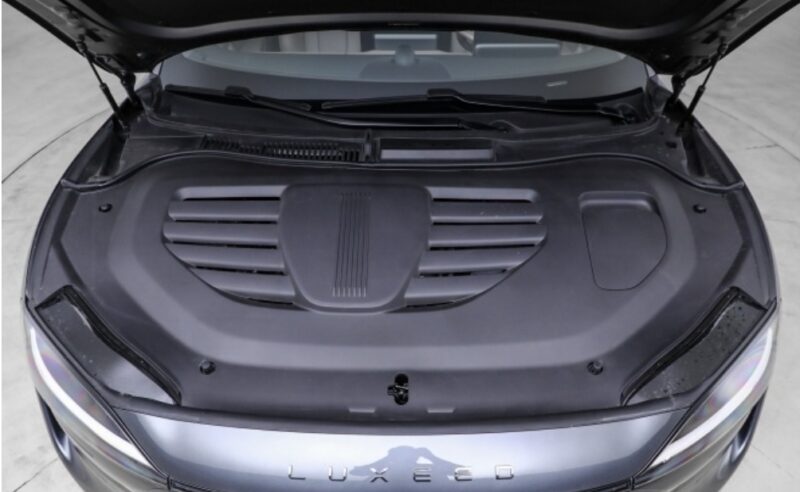 17 апреля бренд Luxeed, который принадлежит альянсу Harmony Intelligent Mobility Alliance (HIMA), официально представил две новые комплектации для своей линейки R7 EREV