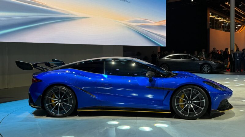 Компания BYD Denza представила свой первый концепт купе — полностью электрический четырехместный автомобиль, который будет конкурировать с Porsche 911