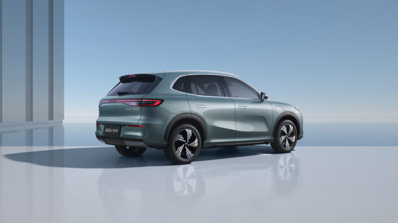 Для реализации этих планов компания Geely Auto заключила дистрибьюторское соглашение с Jameel Motors. Подписание договора состоялось 8 мая и предусматривает распространение новых энергетических автомобилей Geely в Польше.