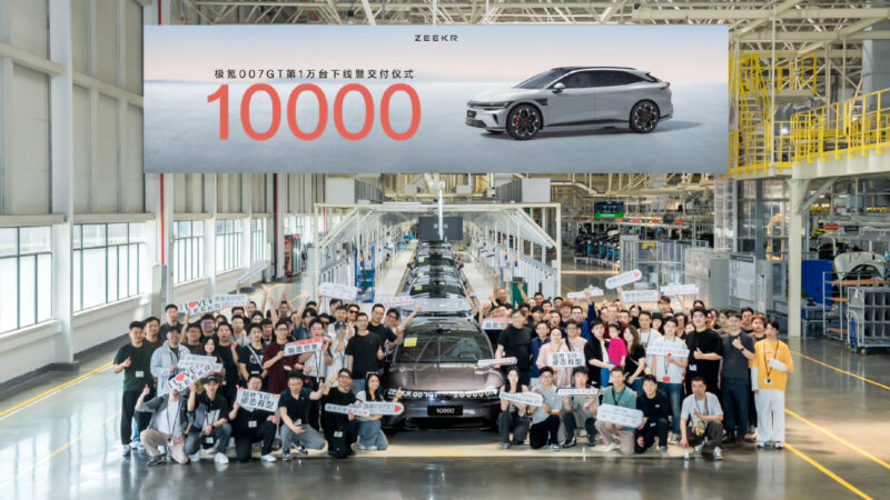 По цене от 202 900 до 262 900 юаней (2,27&ndash;2,95 млн рублей) 007 GT стал прямым конкурентом Nio ET5 Touring.