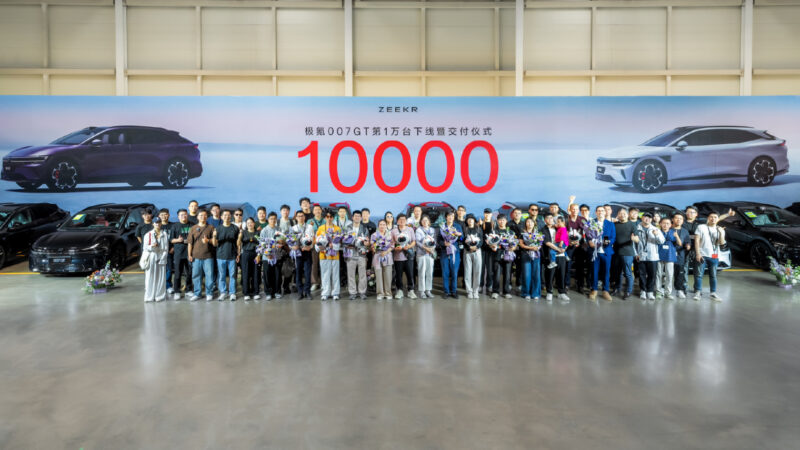 По цене от 202 900 до 262 900 юаней (2,27&ndash;2,95 млн рублей) 007 GT стал прямым конкурентом Nio ET5 Touring.