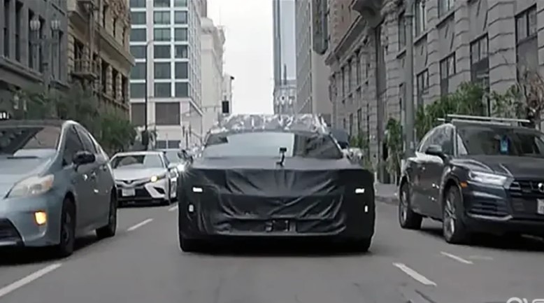 Jiyue 01 &mdash; это электрический внедорожник, выпущенный в 2023 году компанией Jiyue Auto (первоначально известной как Jidu Auto). Эта компания была совместным предприятием китайского технологического гиганта Baidu и автопроизводителя Geely.