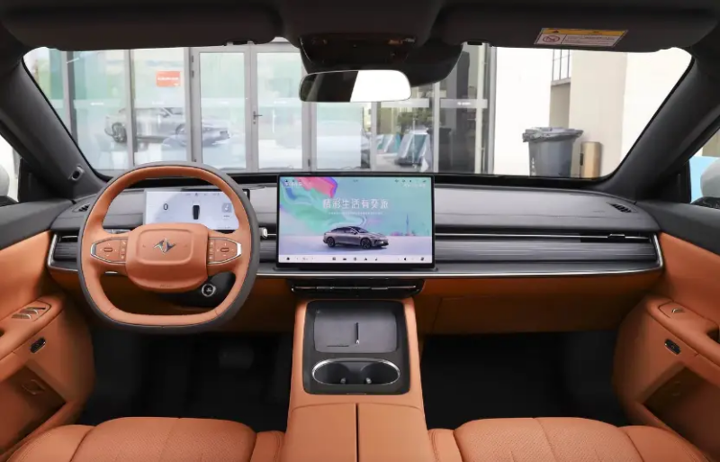 Компания Dongfeng объявила, что 21 мая состоится официальный запуск автомобиля Dongfeng EN007 2025 года выпуска