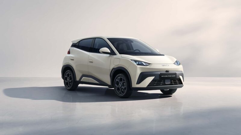 Самый продаваемый электромобиль BYD, выпущенный в Европе под названием Dolphin Surf, стоит от 1,8 млн рублей