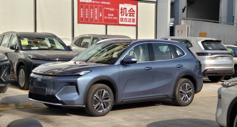 Председатель правления Geely Holding Group Ли Шуфу заявил о сохранении интереса компании к автомобилям с двигателями внутреннего сгорания (ДВС)