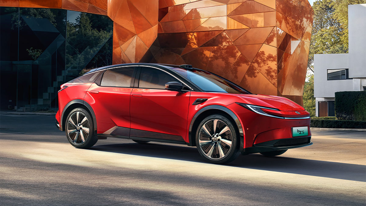 Toyota выпускает электрический внедорожник-купе bZ5 с аккумулятором BYD blade по цене от 1,44  млн рублей в Китае