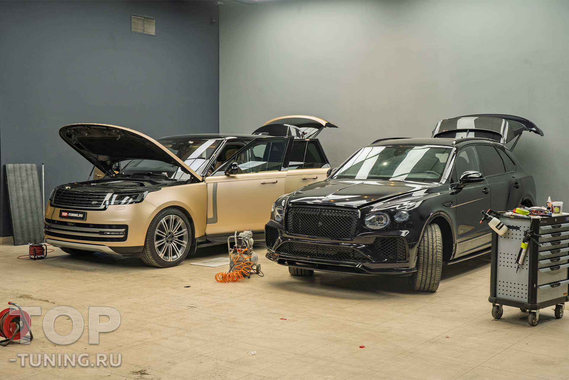 Полная химчистка салона + керамика кожи для нового Range Rover 