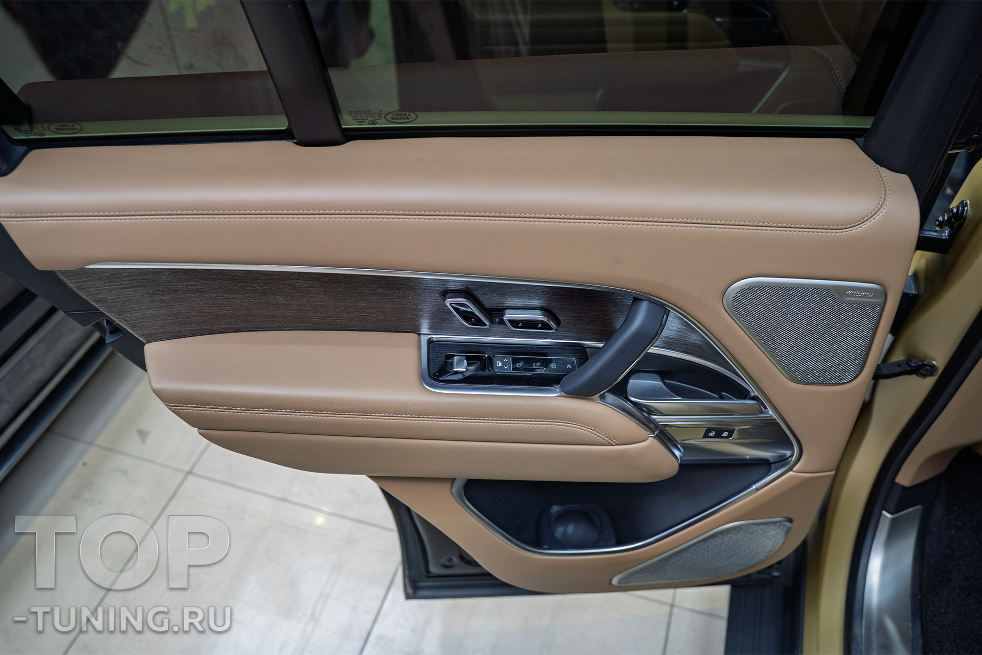 109799 Полная химчистка салона + керамика кожи для нового Range Rover