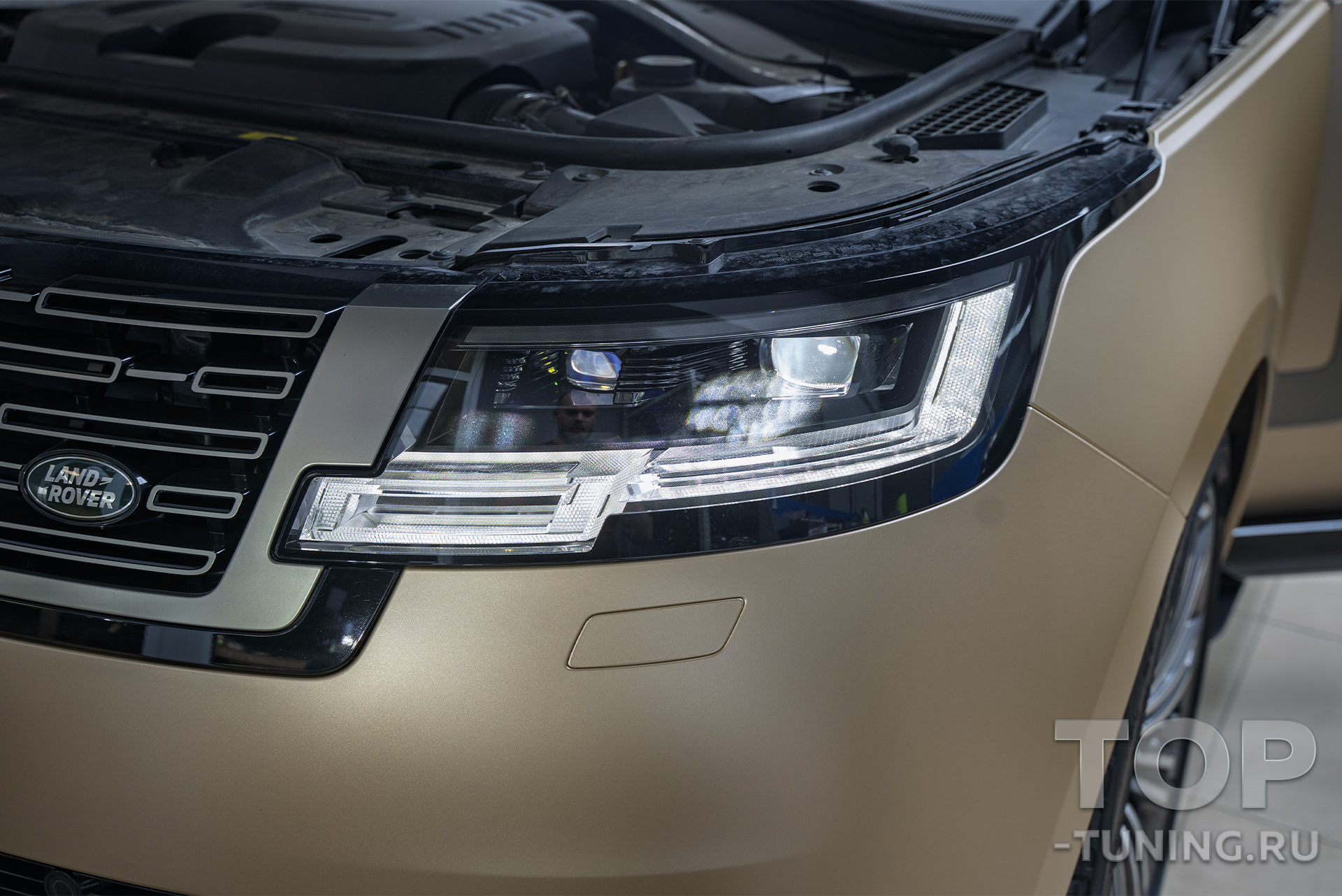 Полная химчистка салона + керамика кожи для нового Range Rover 