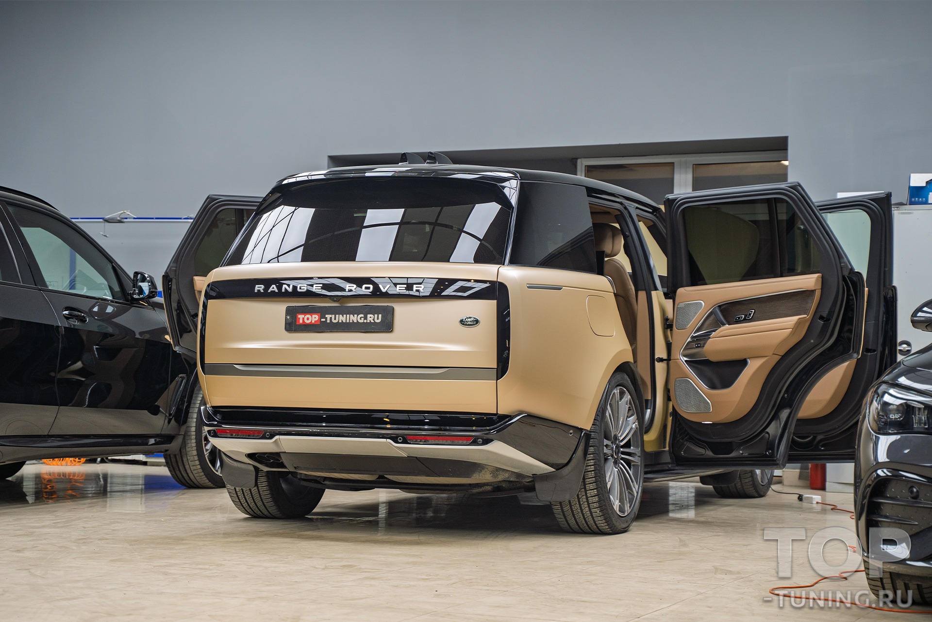 Полная химчистка салона + керамика кожи для нового Range Rover 