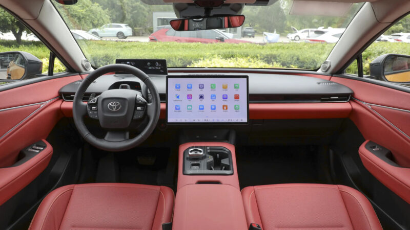 Начались поставки внедорожника Toyota bZ5 fastback китайского производства в 100 городов Китая