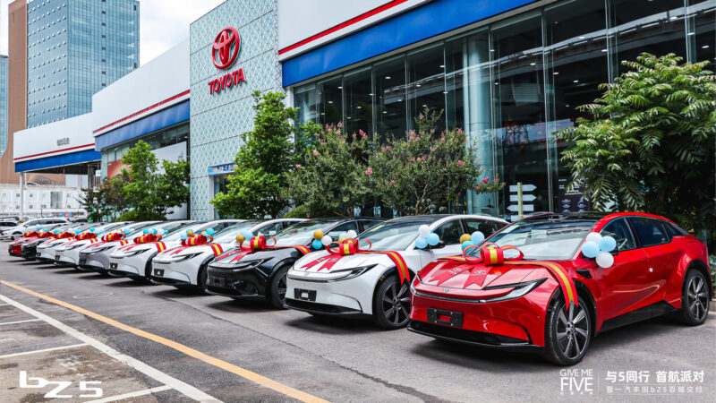 Начались поставки внедорожника Toyota bZ5 fastback китайского производства в 100 городов Китая