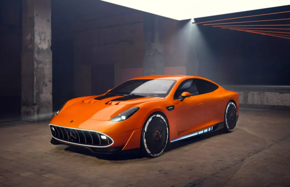 GT XX &mdash; предварительная версия нового поколения четырёхдверного купе AMG GT, и она радикально отличается от предшественника. Передняя часть выполнена в стиле, напоминающем рыбу: низкое наклонное лобовое стекло и купольная крыша создают компактный сил