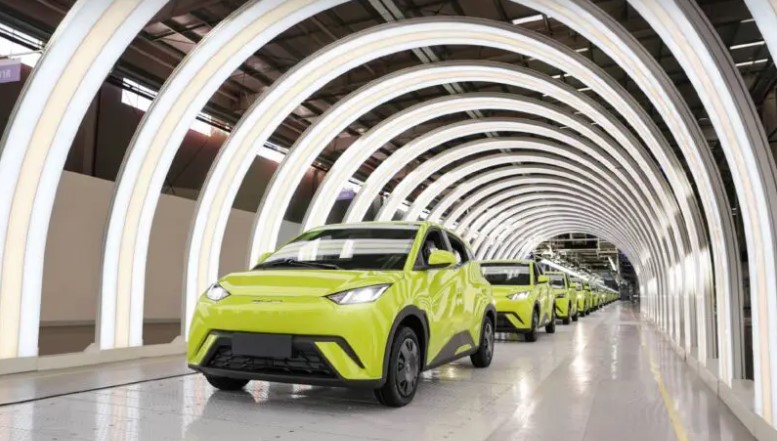 Этот автомобиль был выпущен в апреле 2023 года, и с тех пор прошло два года и два месяца.