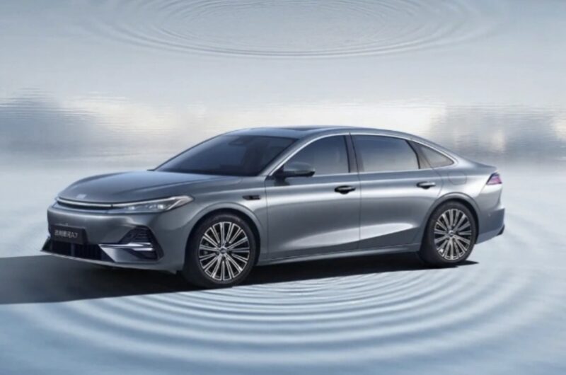 Предварительные продажи седана Geely Galaxy A7 (PHEV) в Китае начнутся 11 июля, запас хода составит 2100 км