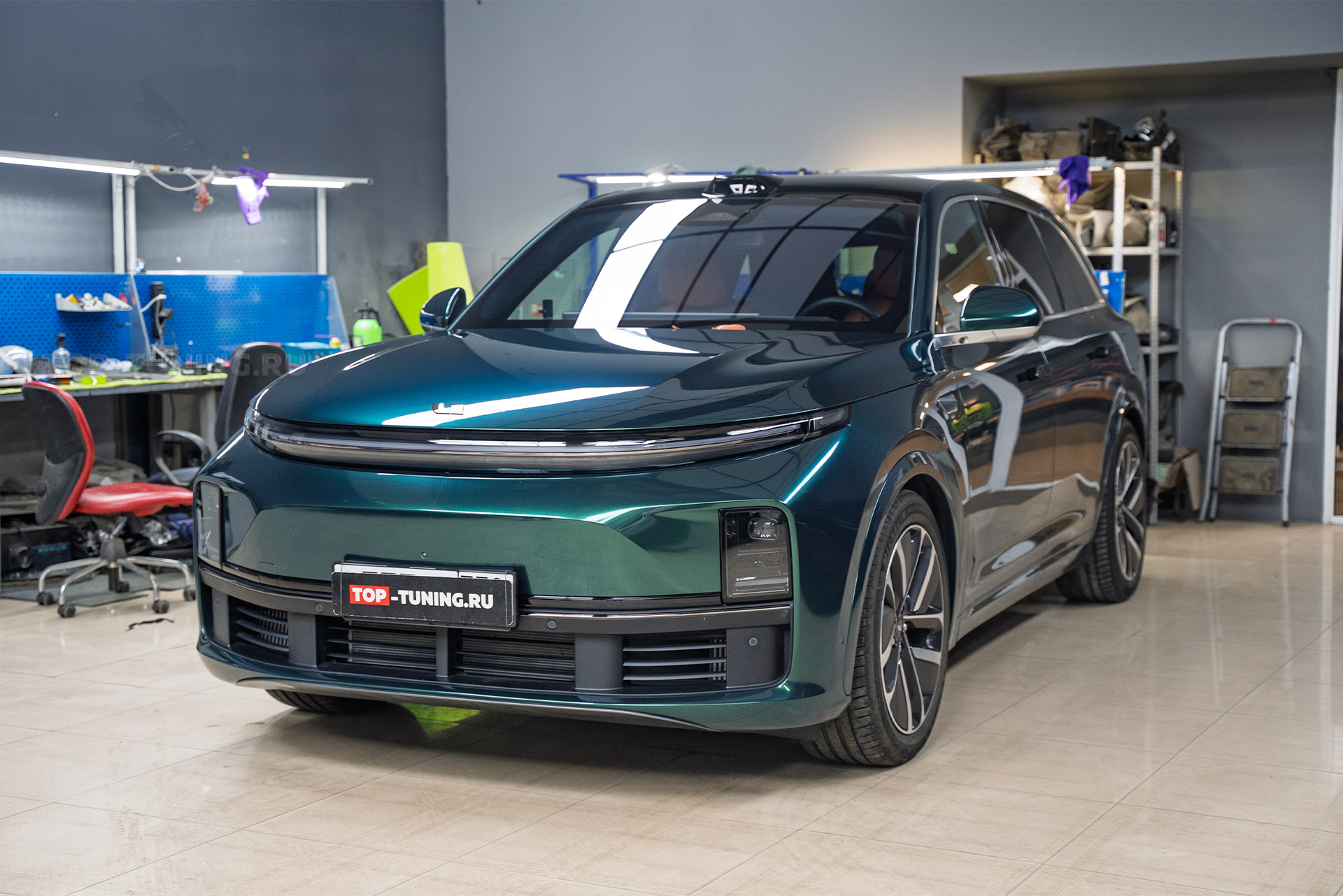 Монтаж оттоманки переднего кресла для Lixiang L7 + ароматизация салона