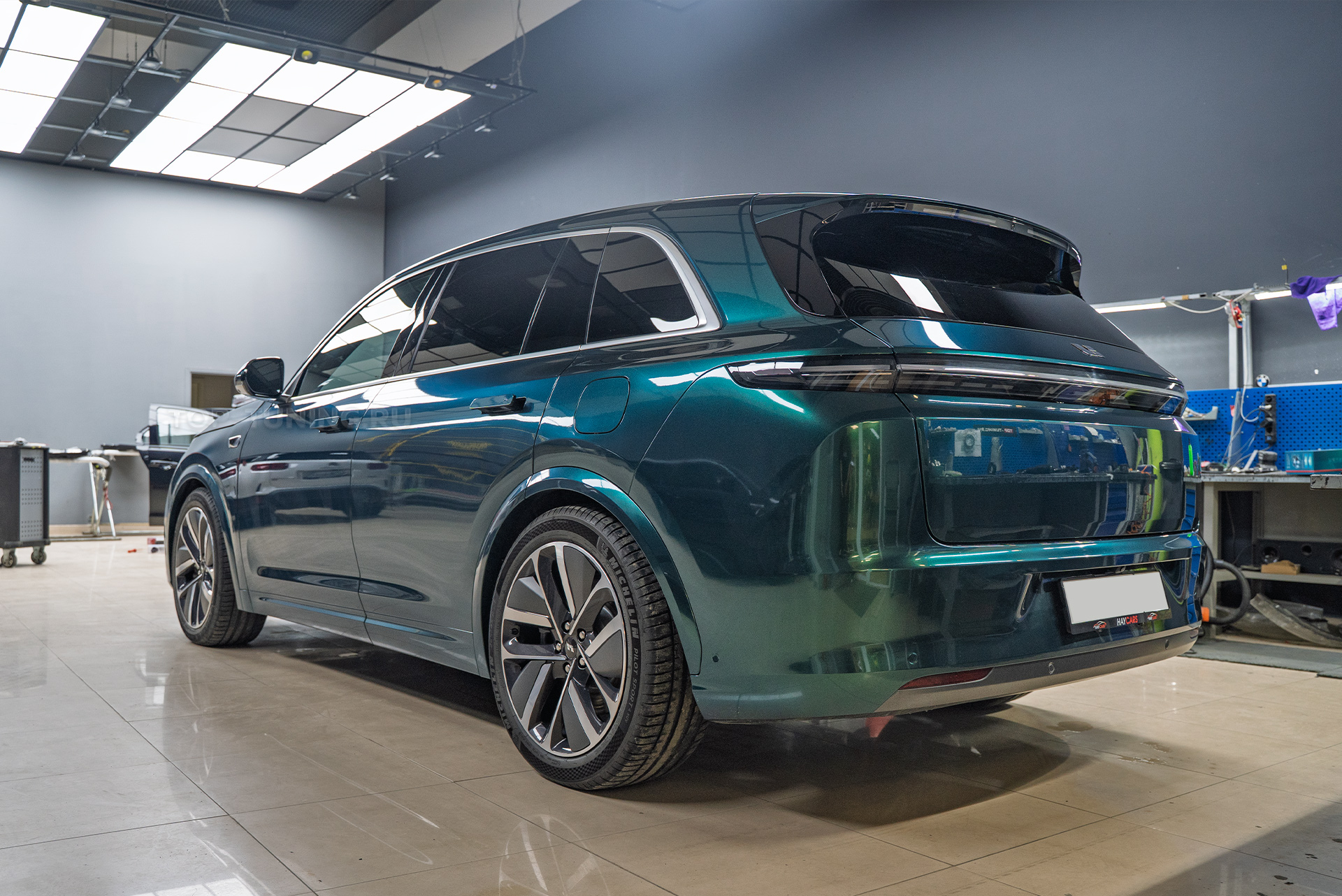 109946 Монтаж оттоманки переднего кресла для Lixiang L7 + ароматизация салона