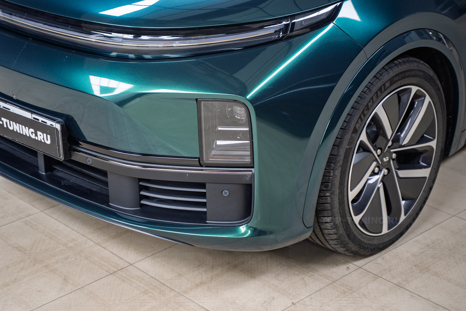 Монтаж оттоманки переднего кресла для Lixiang L7 + ароматизация салона