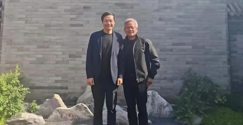 Руководители Nvidia и Xiaomi сфотографировались с SU7 Ultra перед официальным визитом в Пекин