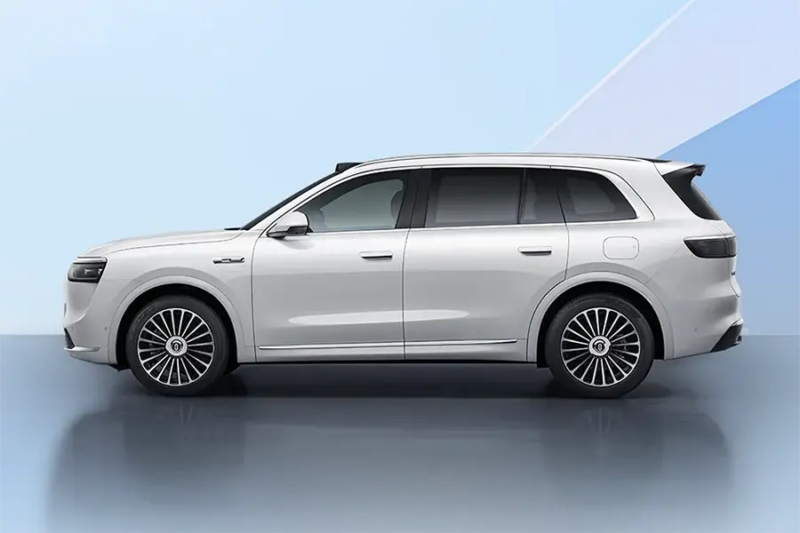 Полностью электрическая версия Aito M8 была представлена в преддверии августовской презентации