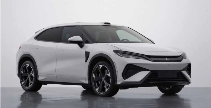 Дизайн Song L GT во многом повторяет дизайн Song L EV, но имеет некоторые отличия. Например, изменён передний бампер: увеличена площадь чёрной отделки, добавлена чёрная накладка между фарами. Ожидается, что все модели серии будут стандартно оснащатьс