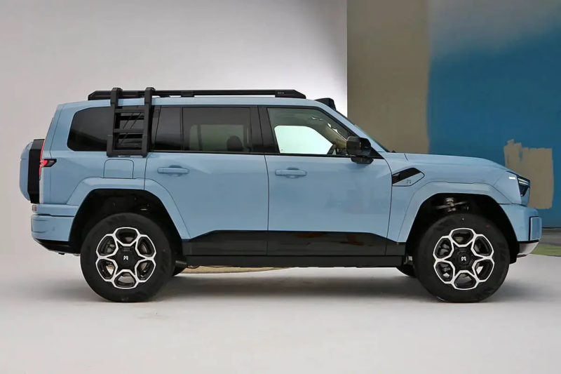 Стартуют предварительные продажи внедорожника Dongfeng Warrior M817 мощностью 912 л.с.