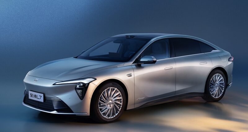 Electra — это новый китайский бренд под эгидой Buick, который был представлен в апреле. Его позиционирование аналогично отношениям суббренда Galaxy с Geely. В течение следующих 12 месяцев Buick планирует выпустить шесть электромобилей под брендом Ele