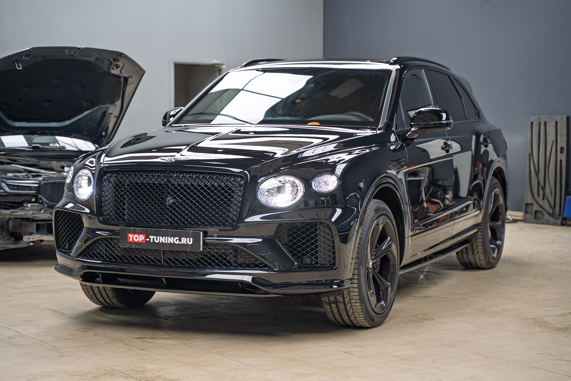 Утопленник из США: детейлинг и переоснащение Bentley Bentayga 2023