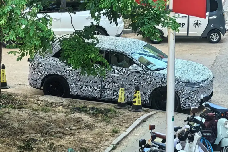 На шпионских фотографиях представлен внедорожник Huawei Luxeed R9 на фоне проблем бренда