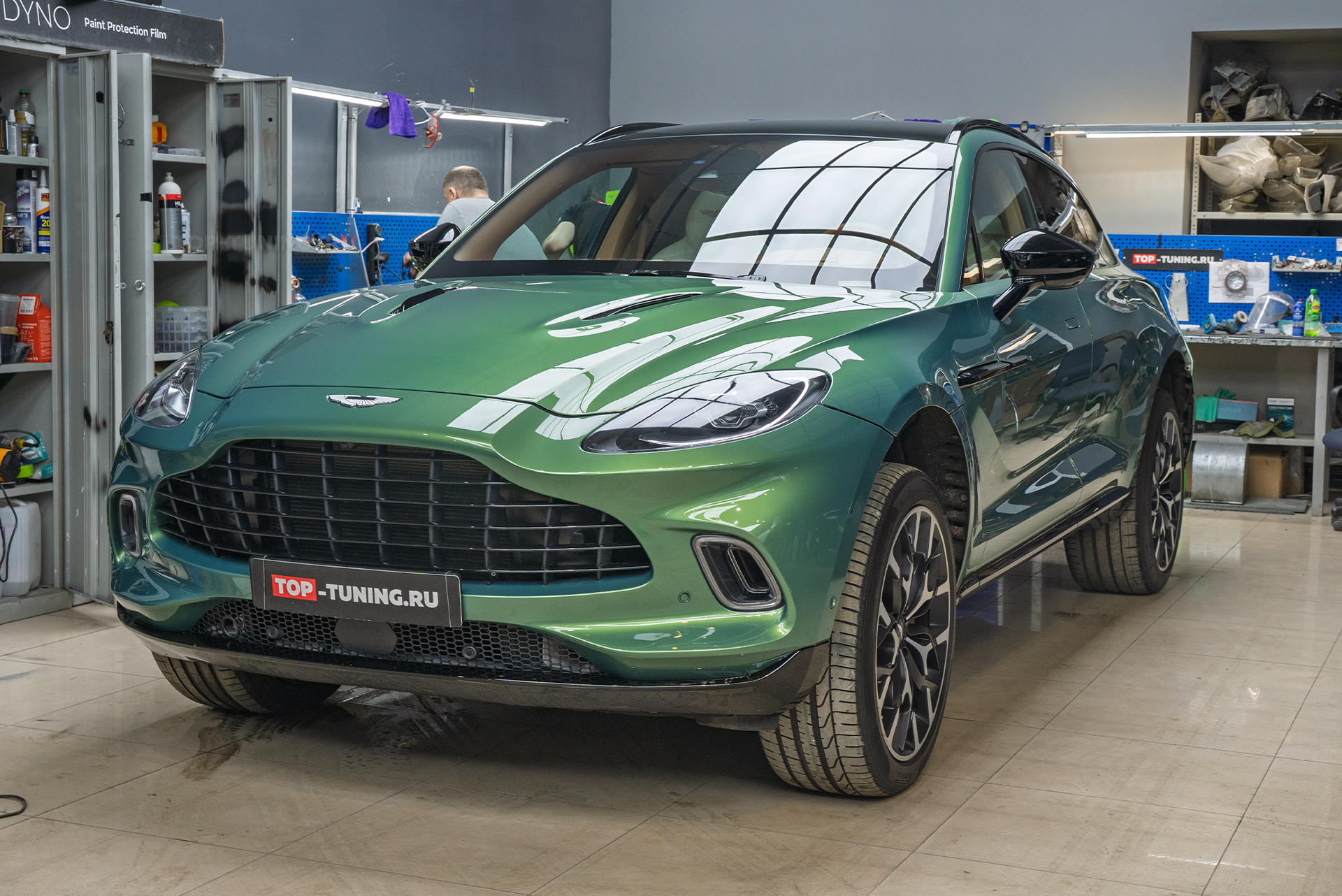 Полная химчистка салона Aston Martin DBX – чистота и комфорт по-премиальному