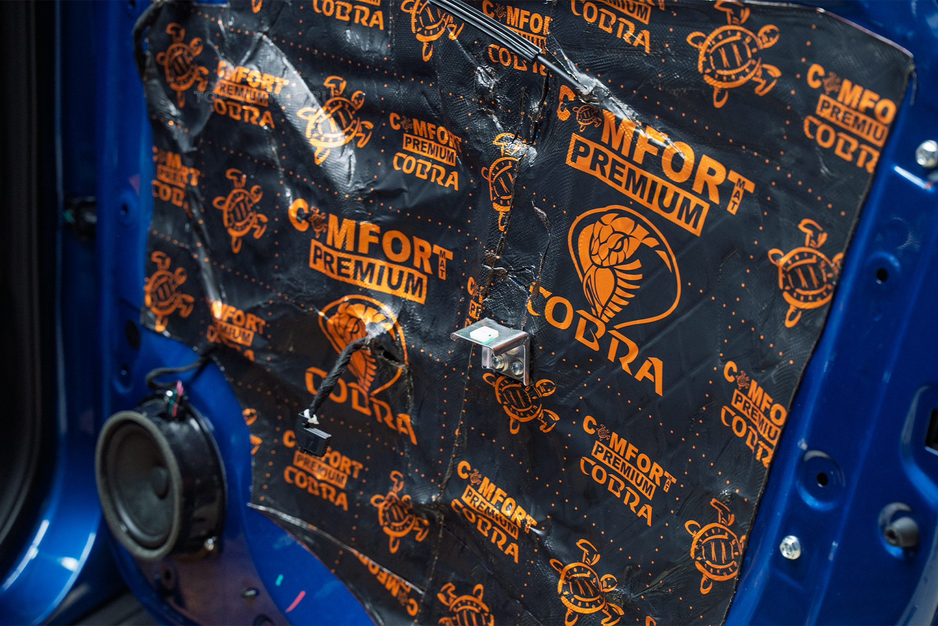 Дооснащение Evolute i-JOY системой электронного выхлопа и шумоизоляцией дверей