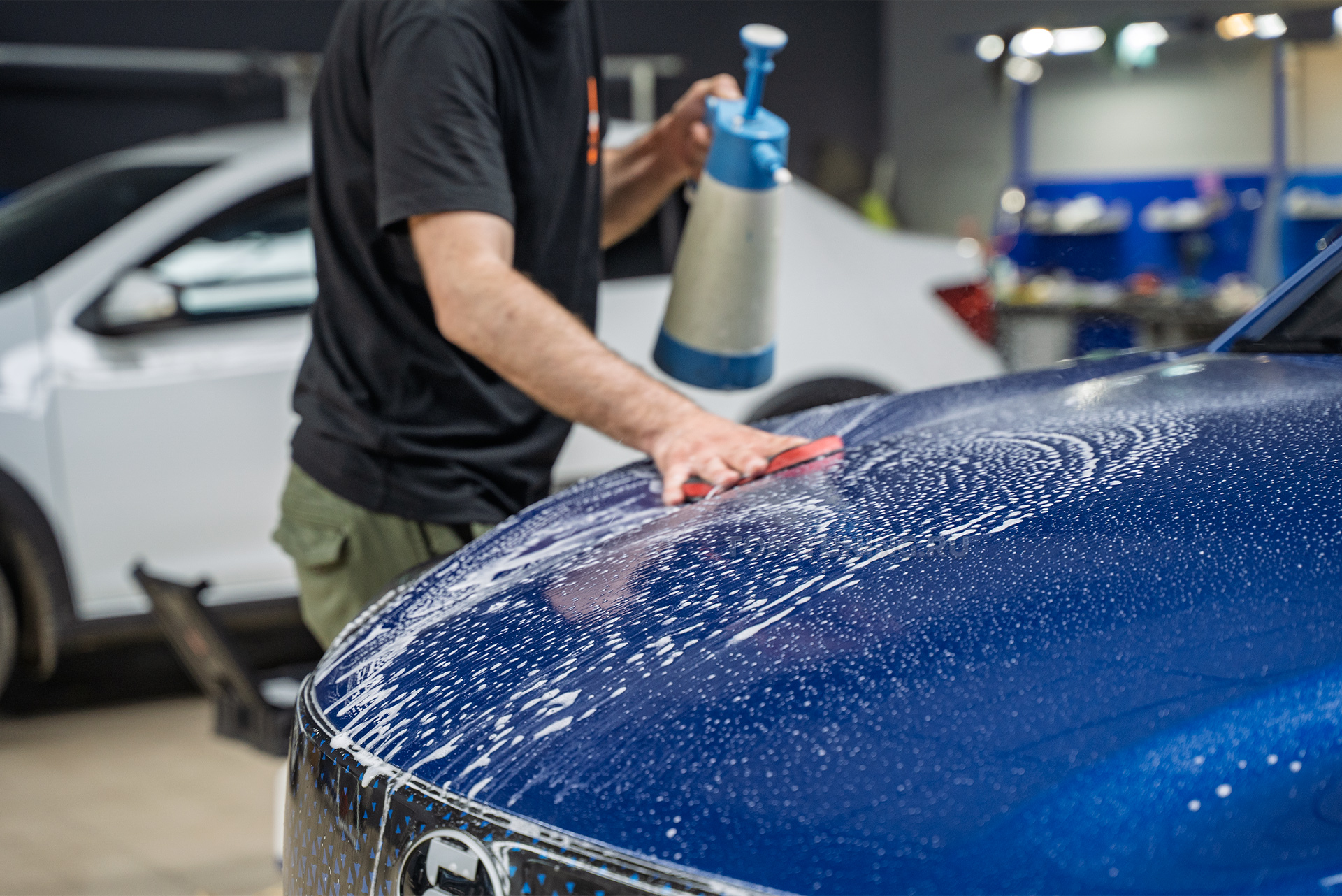 Дооснащение Evolute i-JOY системой электронного выхлопа и шумоизоляцией дверей