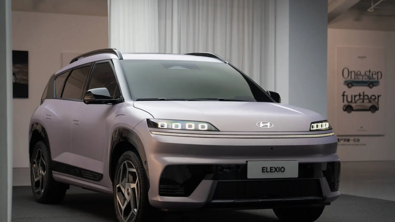 В ближайшие три года компания планирует выпустить более пяти чисто электрических моделей в ценовом диапазоне от 100 000 до 300 000 юаней (от 1,12 до 3,35 млн рублей).