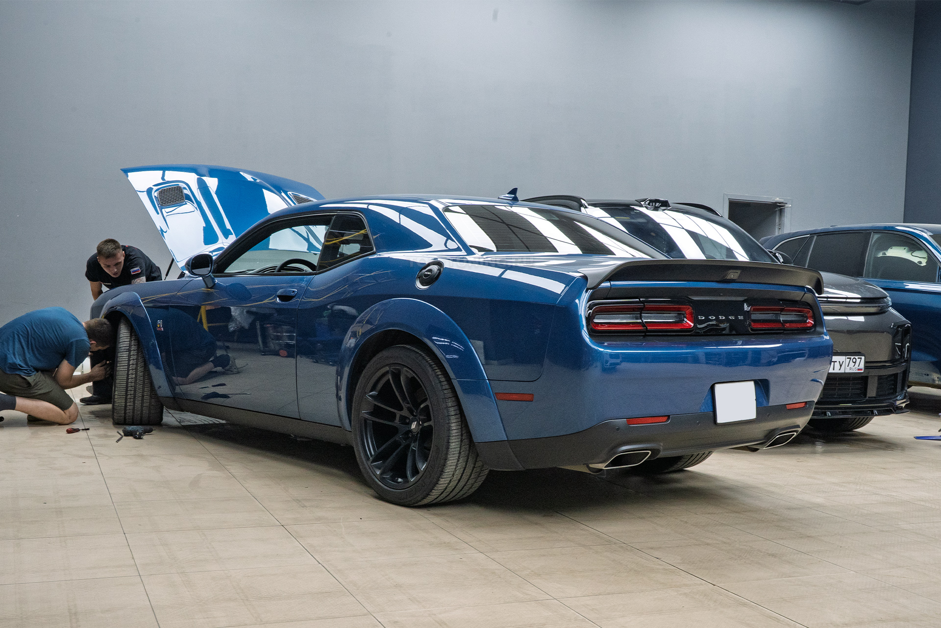 110057 Тюнинг и полировка фар Dodge Challenger 2008+