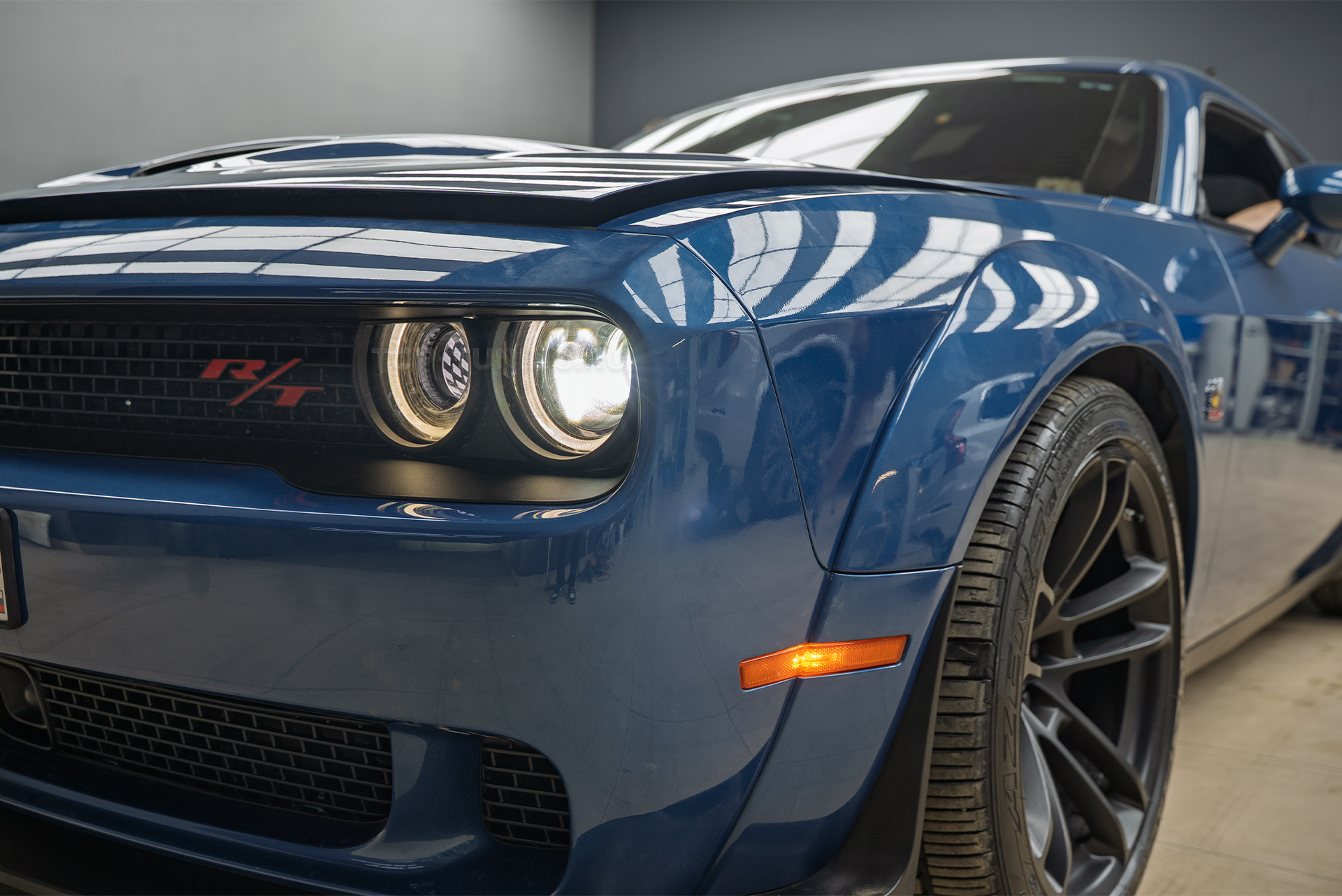 Тюнинг и полировка фар Dodge Challenger 2008+ 