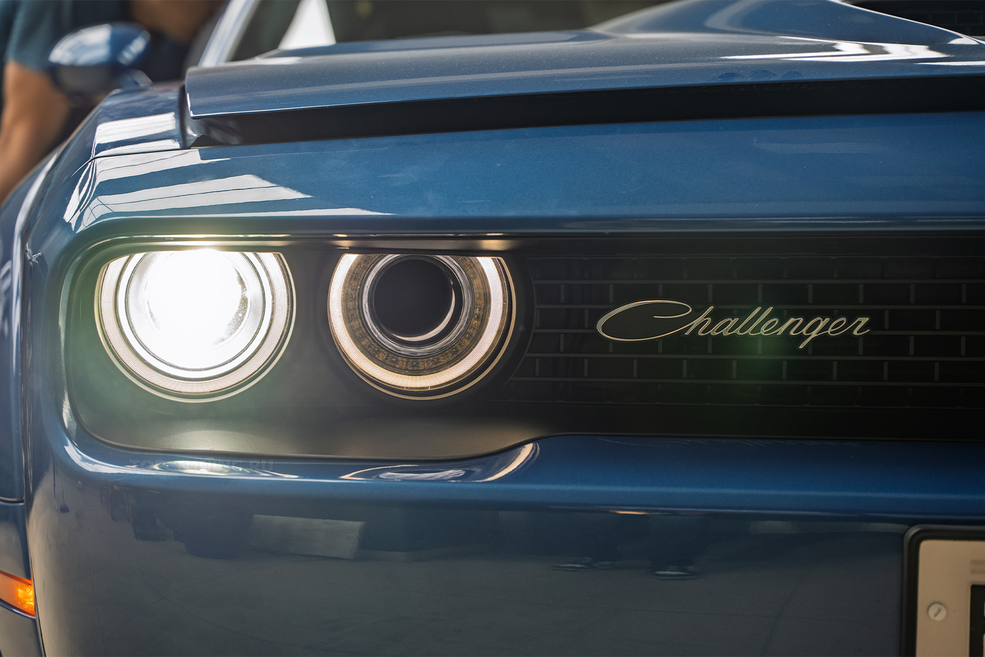 110057 Тюнинг и полировка фар Dodge Challenger 2008+