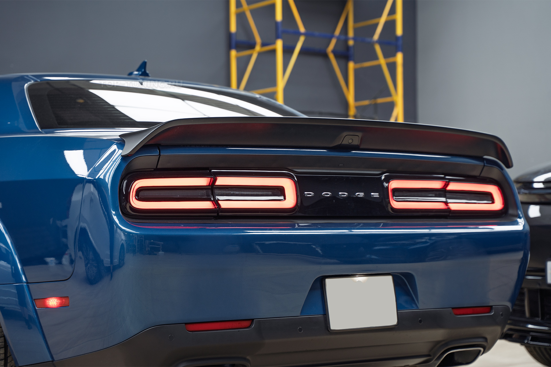 Тюнинг и полировка фар Dodge Challenger 2008+ 