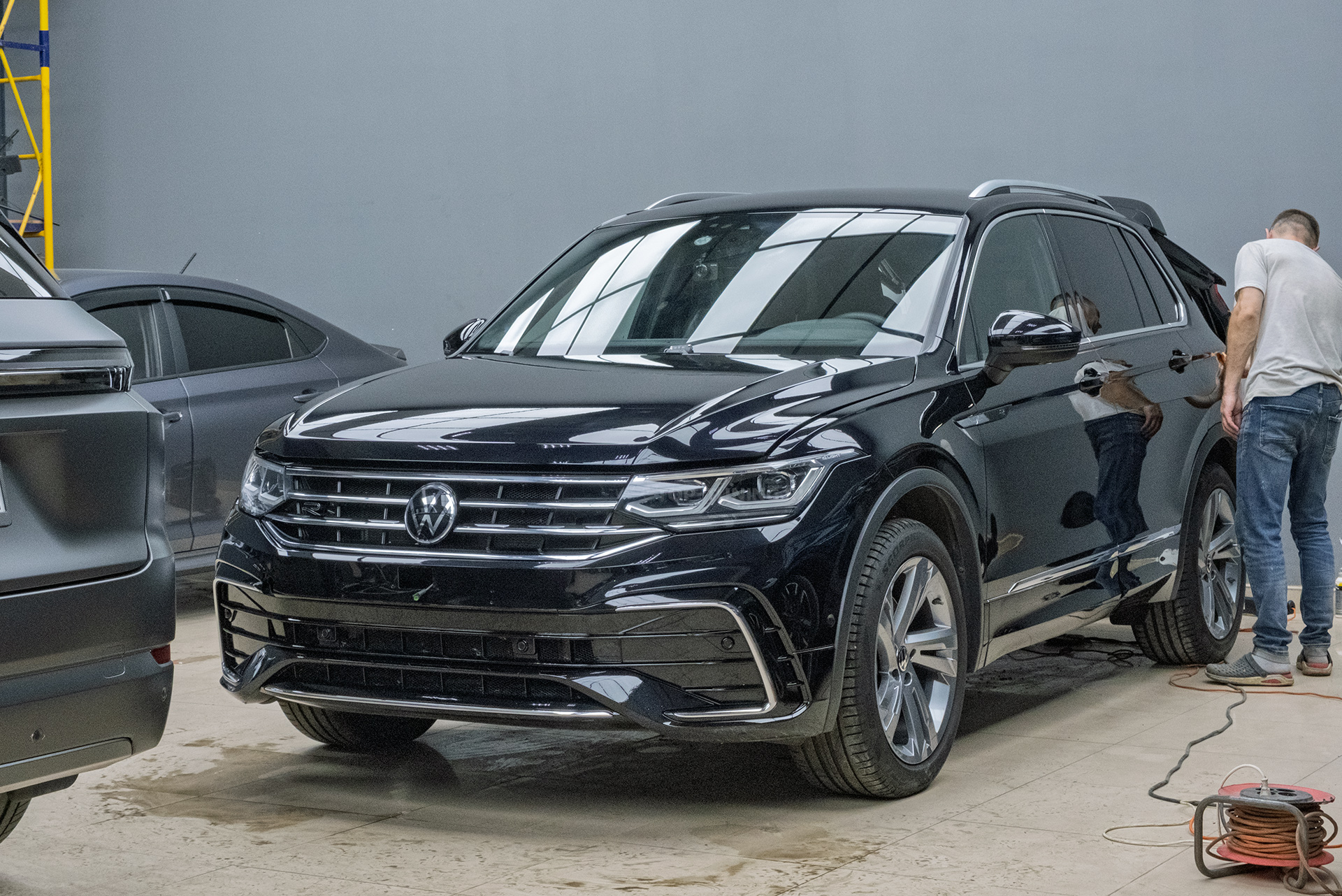 Зона риска Volkswagen Tiguan 2021 в полиуретановую пленку + керамика кузова
