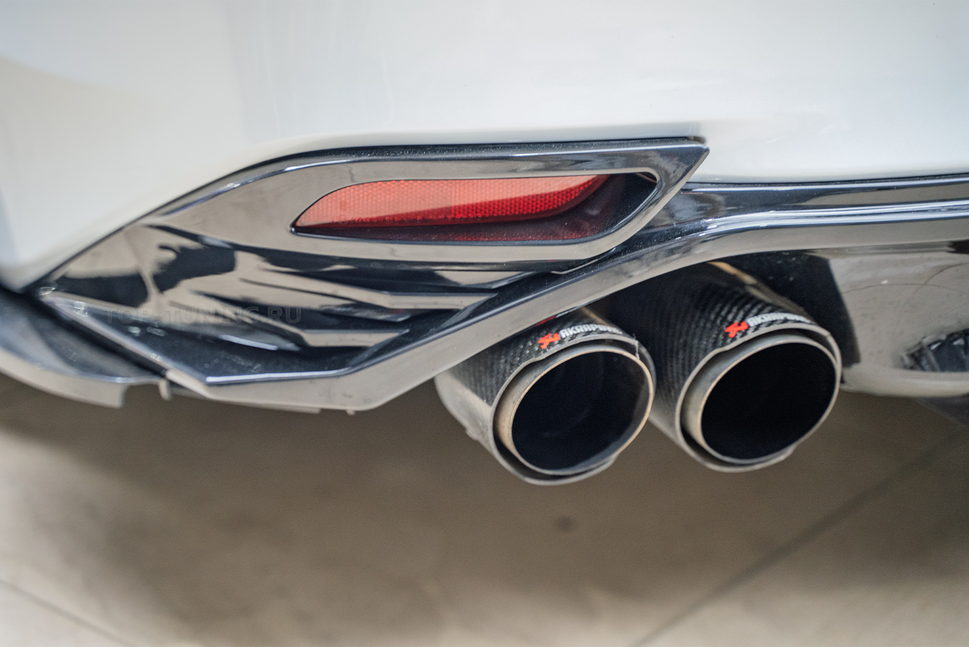 Электронный выхлоп THOR 2.0 для Toyota Camry 2020, тюнинг обвеса и доводчики дверей