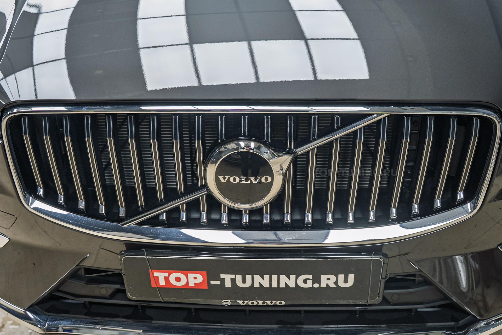Защитная сетка-фильтр в решетку радиатора Volvo XC60 2025 