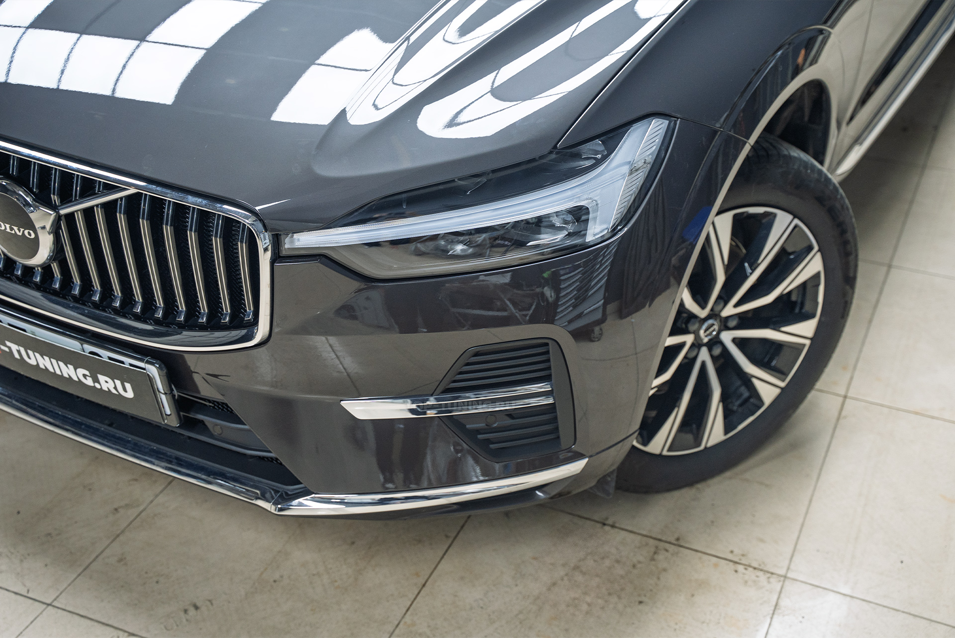 110077 Защитная сетка-фильтр в решетку радиатора Volvo XC60 2025