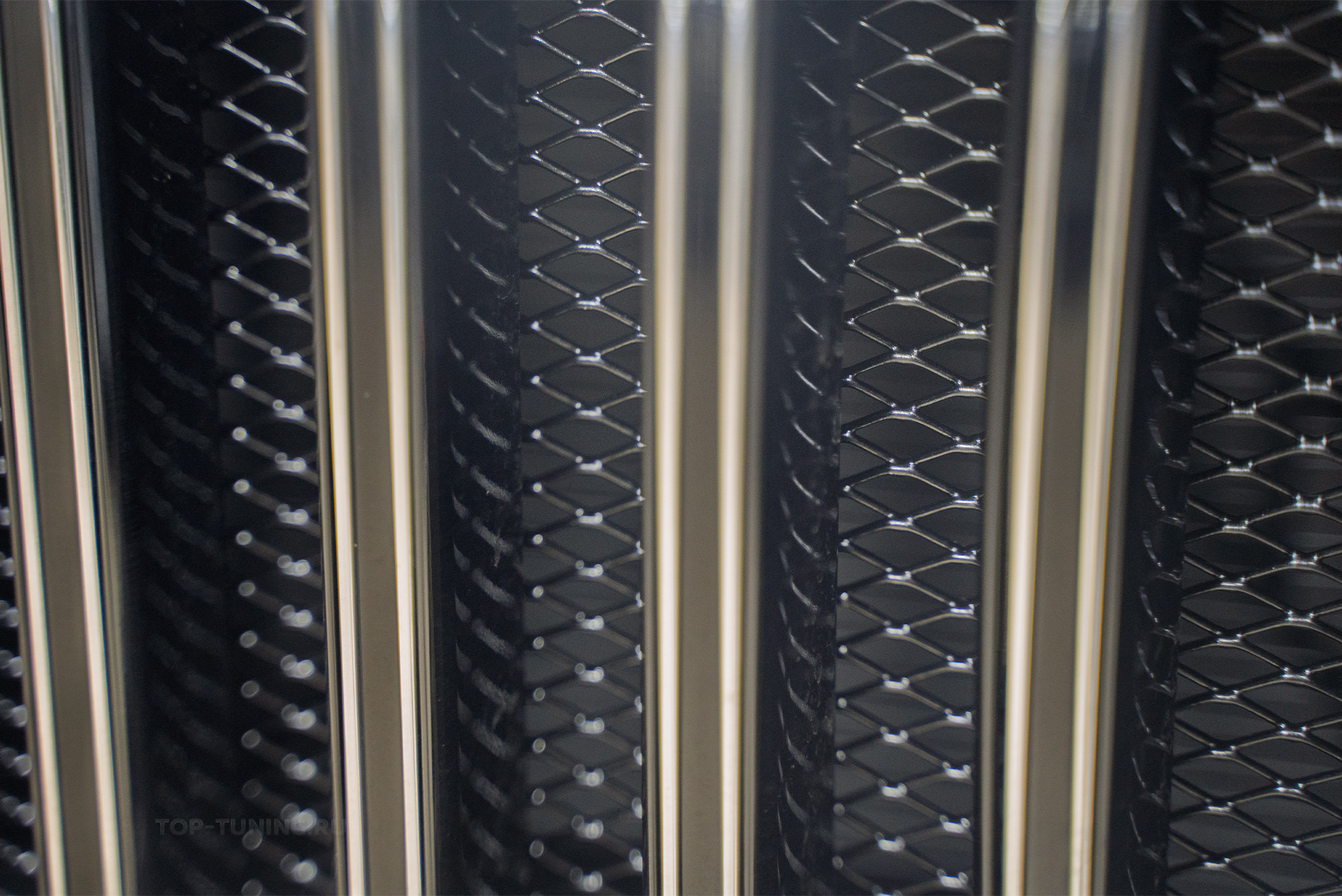 110077 Защитная сетка-фильтр в решетку радиатора Volvo XC60 2025