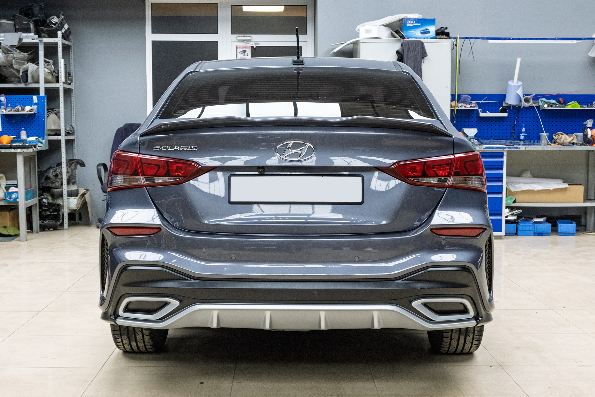 Монтаж диффузора на задний бампер и накладок на пороги для Hyundai Solaris 2