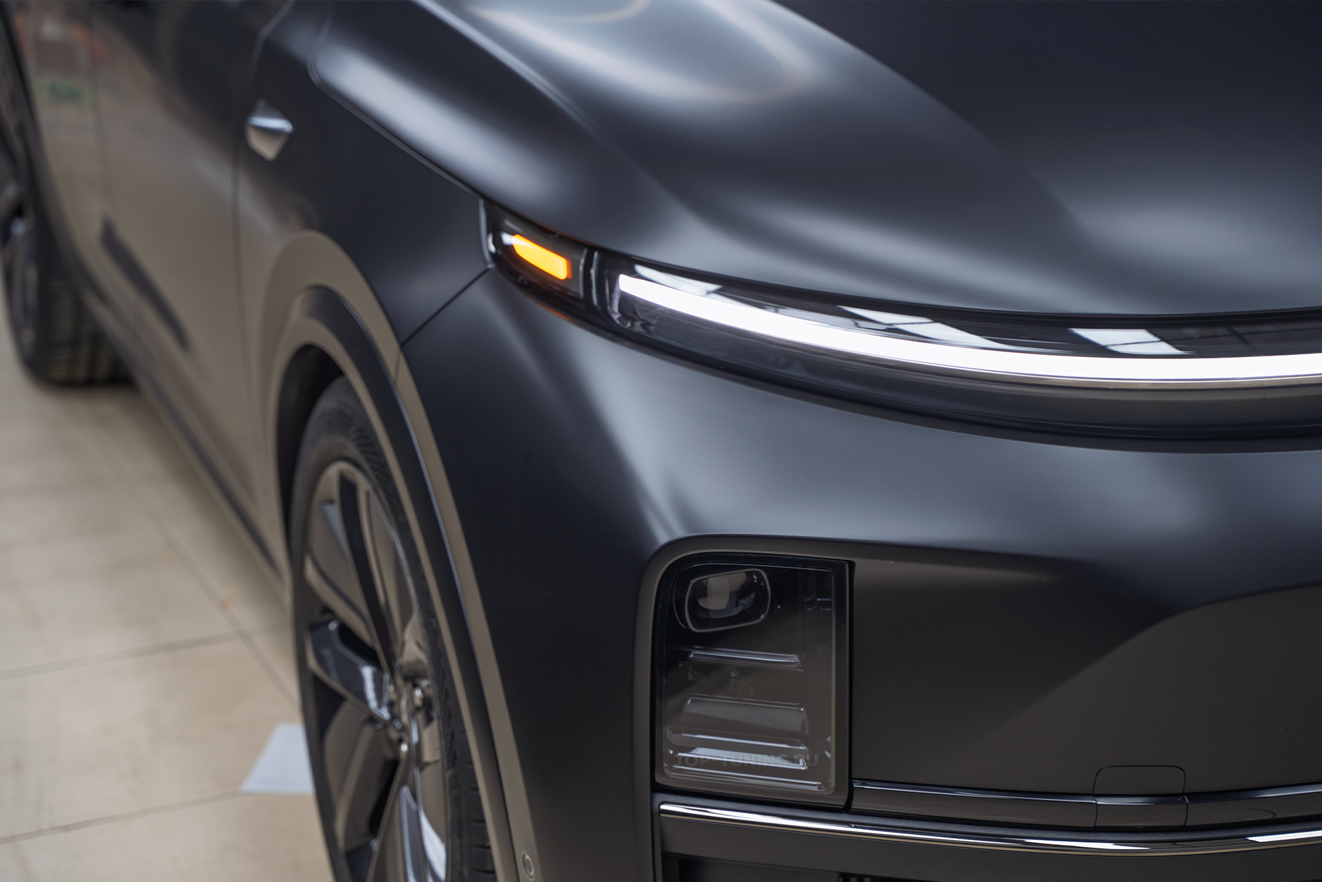 110082 Оклейка сатиновым полиуретаном всего ЛКП кузова Lixiang L7