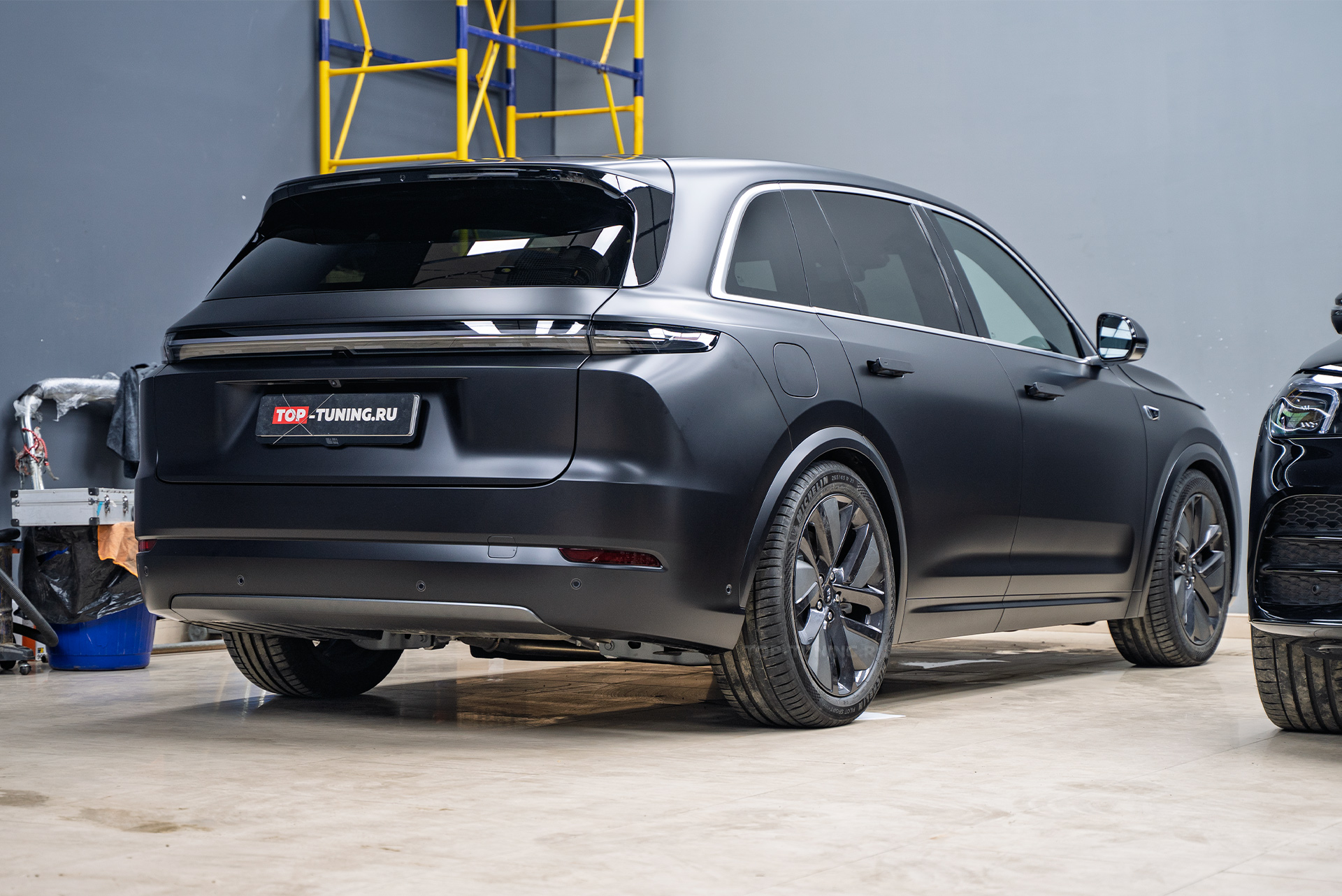 110082 Оклейка сатиновым полиуретаном всего ЛКП кузова Lixiang L7