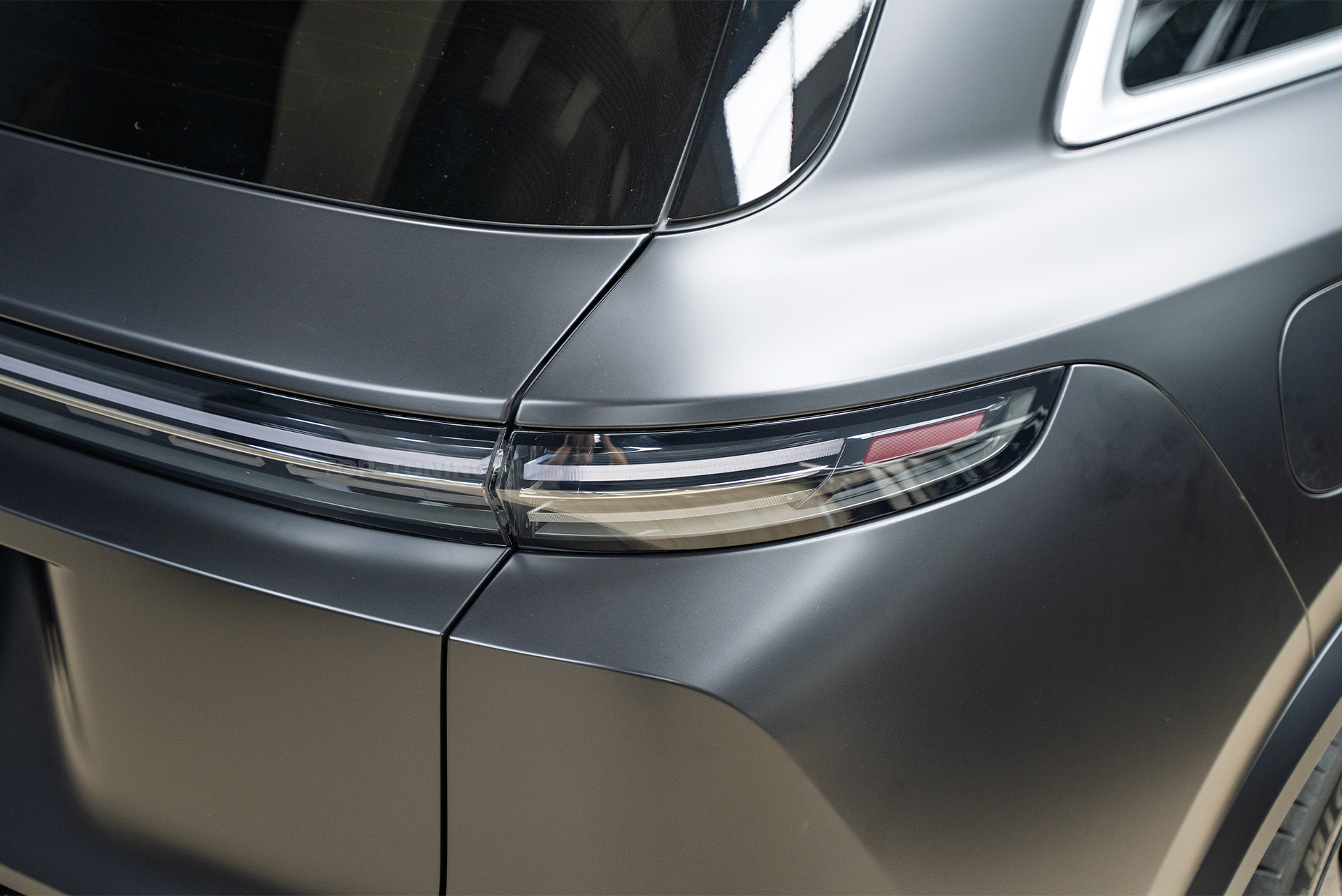 Оклейка сатиновым полиуретаном всего ЛКП кузова Lixiang L7 в Топ Тюнинг Москва