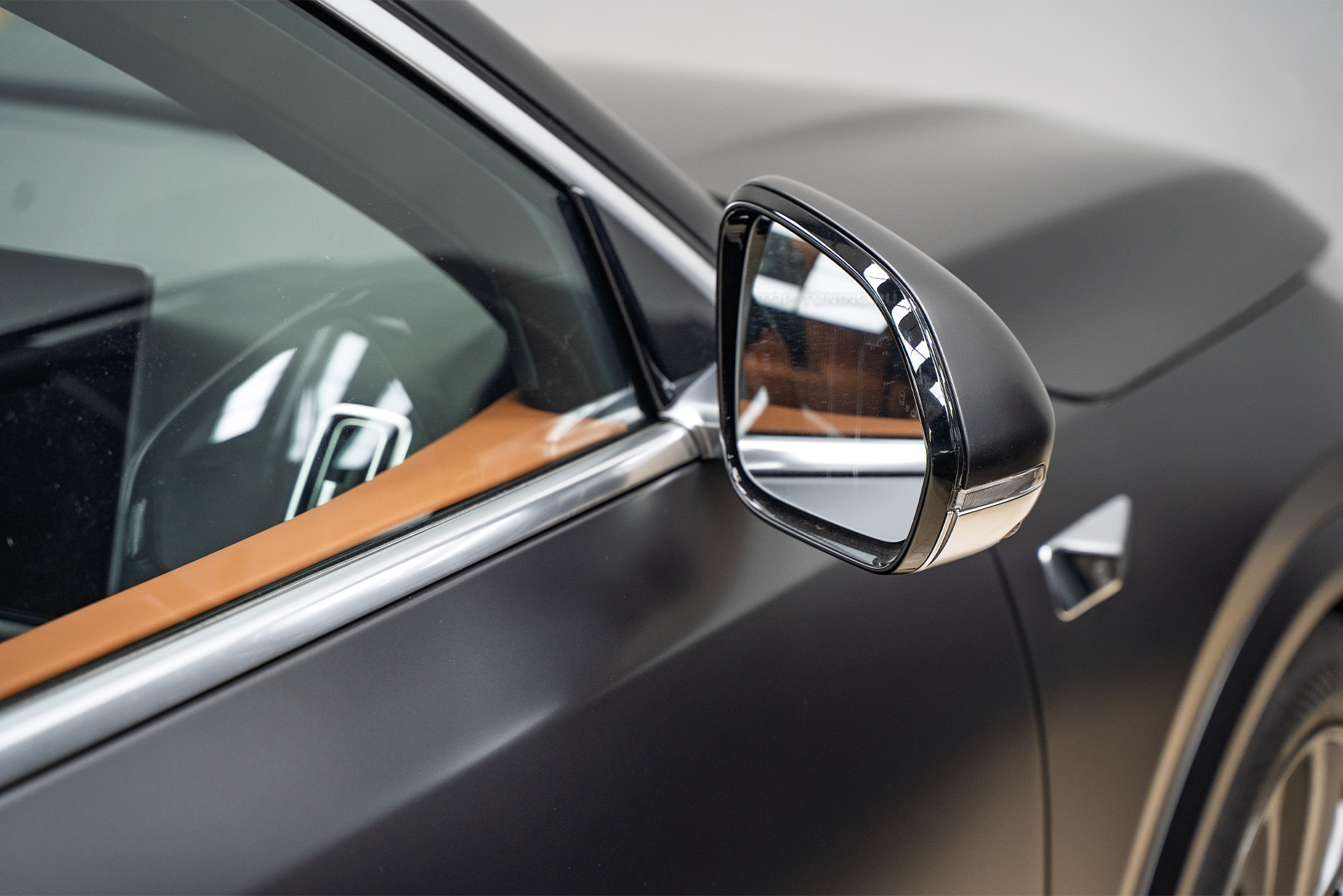 Оклейка сатиновым полиуретаном всего ЛКП кузова Lixiang L7 в Топ Тюнинг Москва